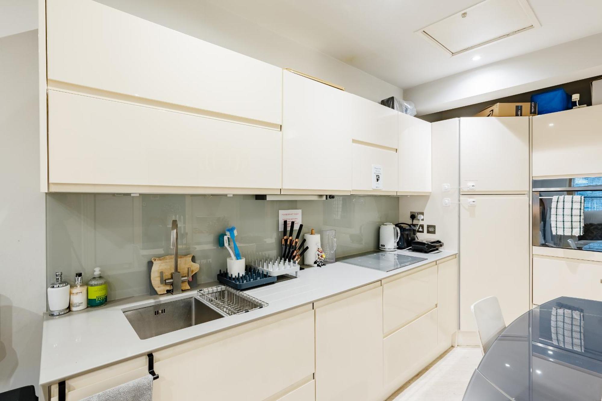 Villa Stunning Modern 2-floor House With 3 Ensuite Londres