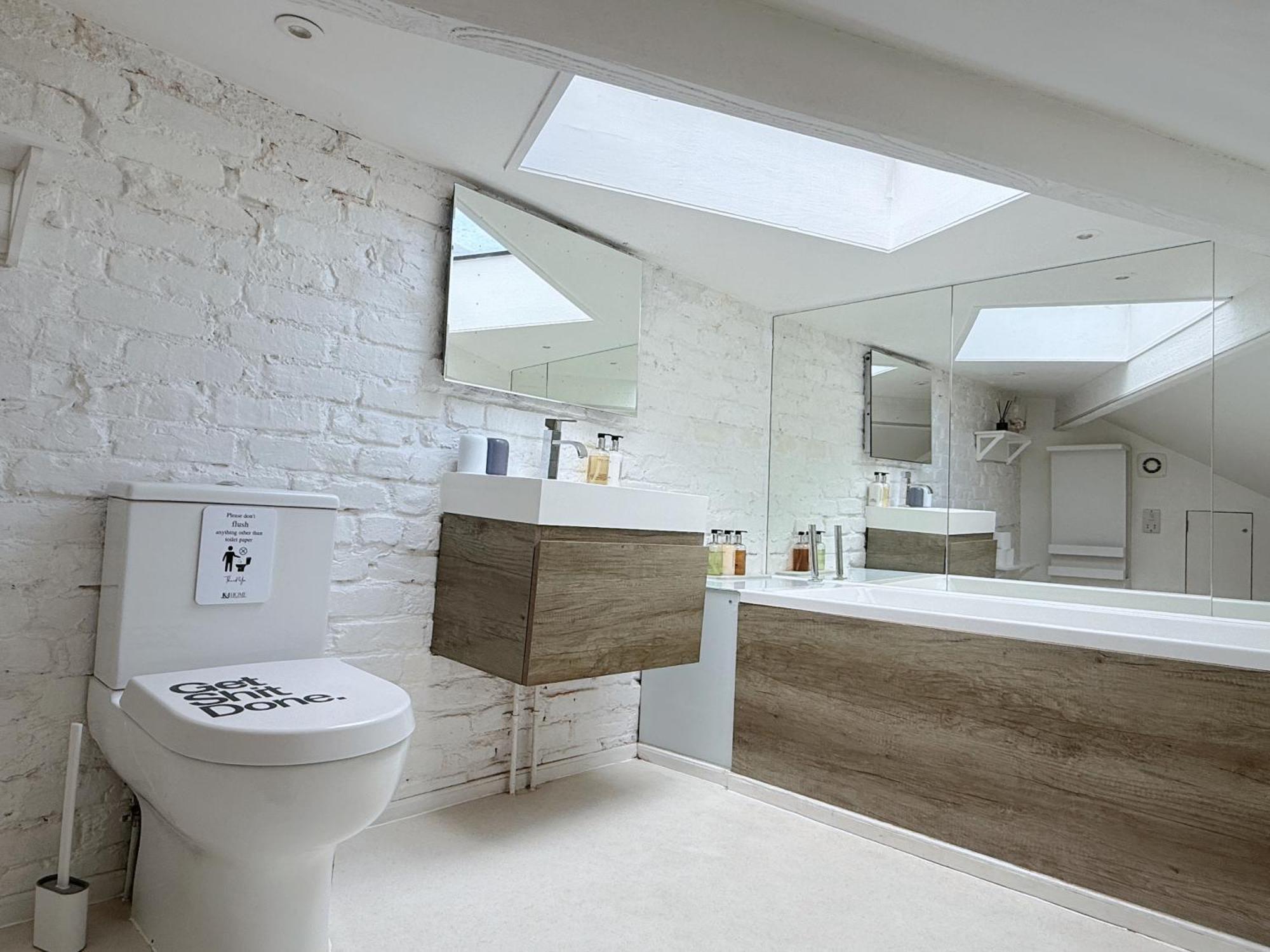 Villa Stunning Modern 2-floor House With 3 Ensuite *